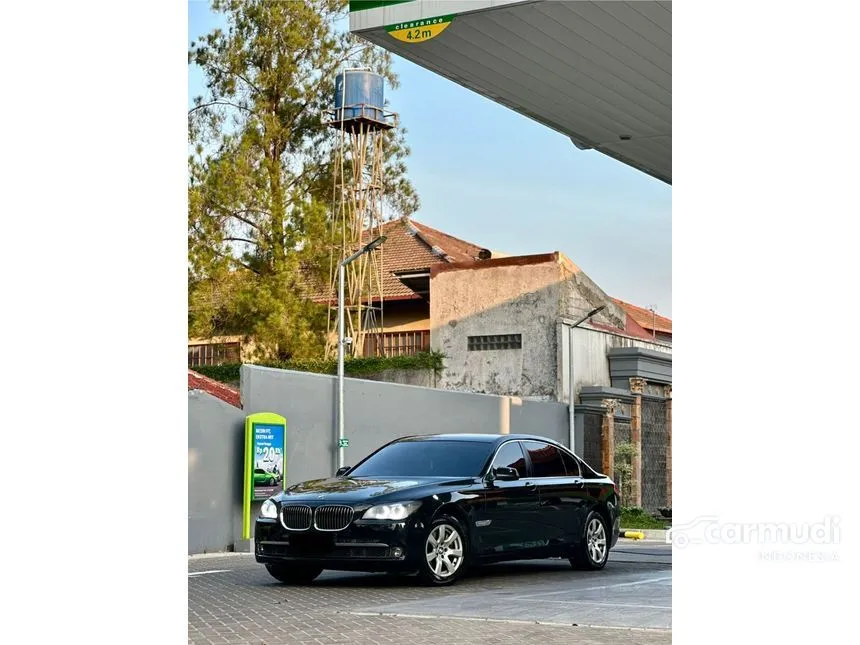 2010 BMW 730Li Comfort Sedan