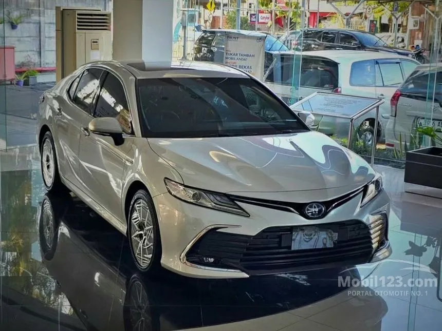 Jual Mobil Toyota Camry 2024 Hybrid 2.5 di DKI Jakarta Automatic Sedan Putih Rp 720.000.000