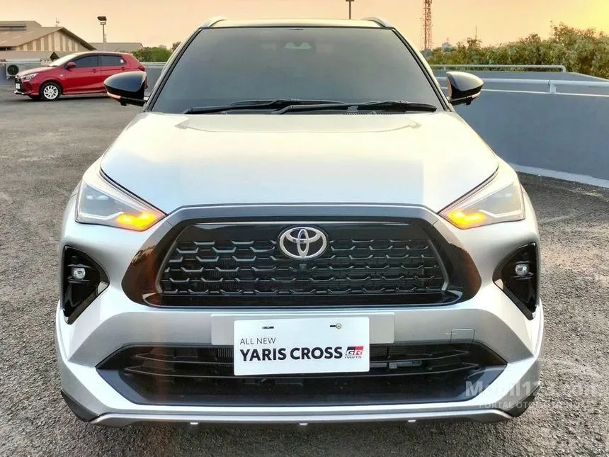 Jual Mobil Toyota Yaris Cross 2024 S GR Parts Aero Package HEV 1.5 di Banten Automatic Wagon Silver Rp 345.000.000