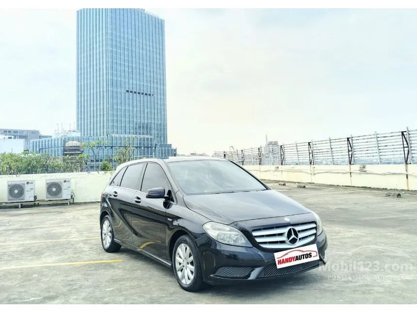 2012 Mercedes-Benz B200 Urban Hatchback