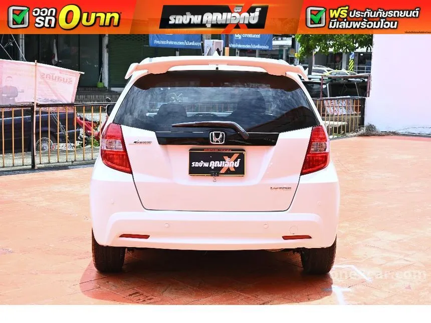 2013 Honda JAZZ V Hatchback