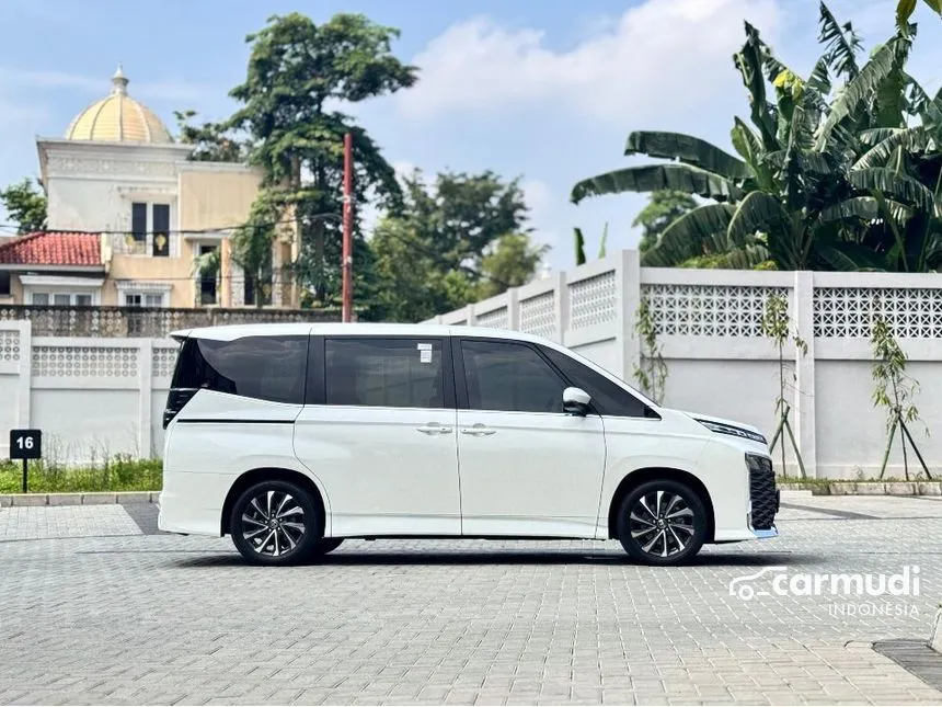 2022 Toyota Voxy MPV