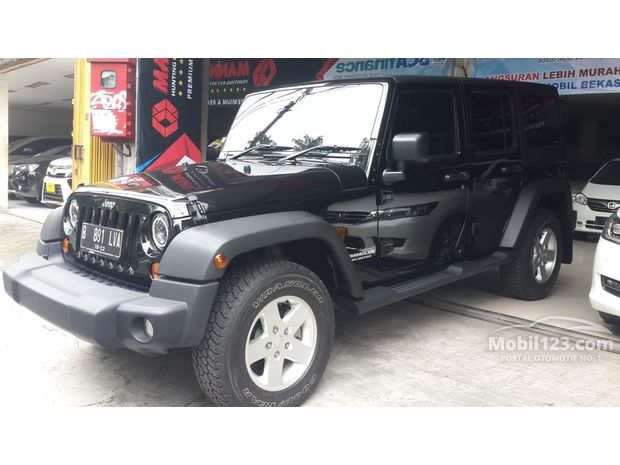 Jeep Mobil bekas dijual di Jawa-timur Indonesia - Dari 