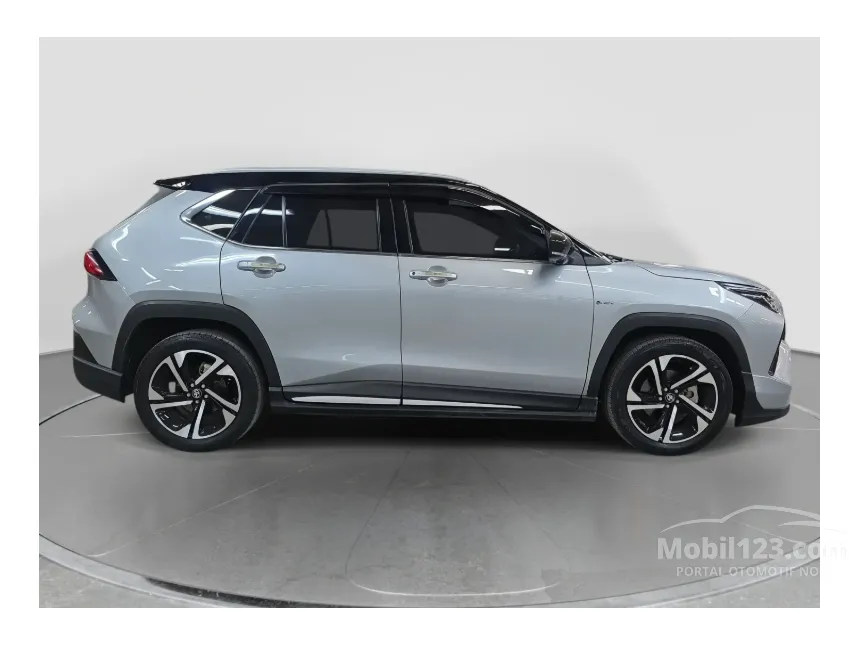2023 Toyota Yaris Cross S HV SUV