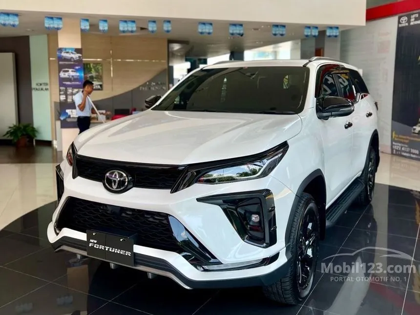 Jual Mobil Toyota Fortuner 2024 GR Sport TSS 2.8 di Jawa Barat Automatic SUV Putih Rp 501.000.000