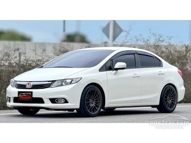 ซื้อรถ Honda Civic 1.8 E Navi 2014 มือสอง ราคาถูกที่สุดในตลาดรถมือสอง