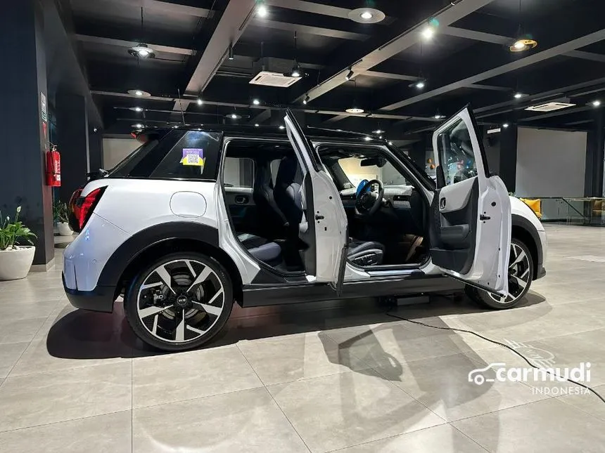 2024 MINI Cooper S Resolute Edition 5 Door Hatchback