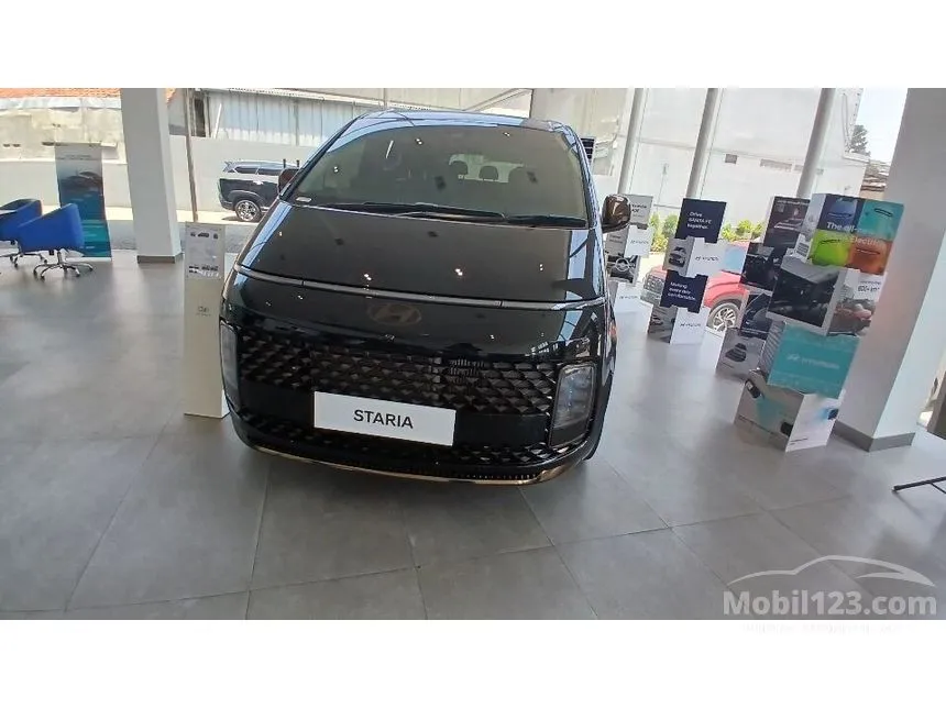 Jual Mobil Hyundai Staria 2024 Signature 7 2.2 di Jawa Barat Automatic Wagon Hitam Rp 924.000.000