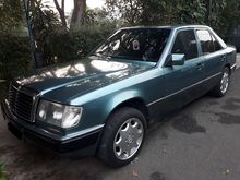 1987 Mercedes-Benz 300E 3.0 Sedan