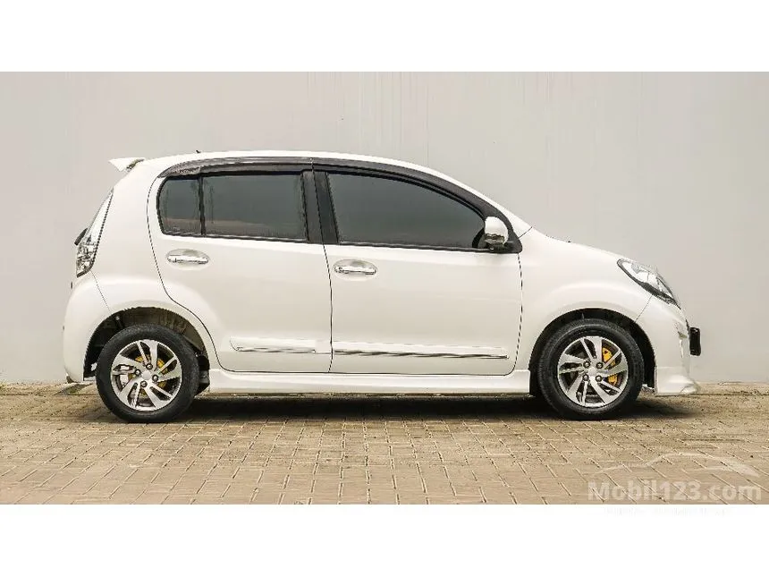 2015 Daihatsu Sirion D Hatchback