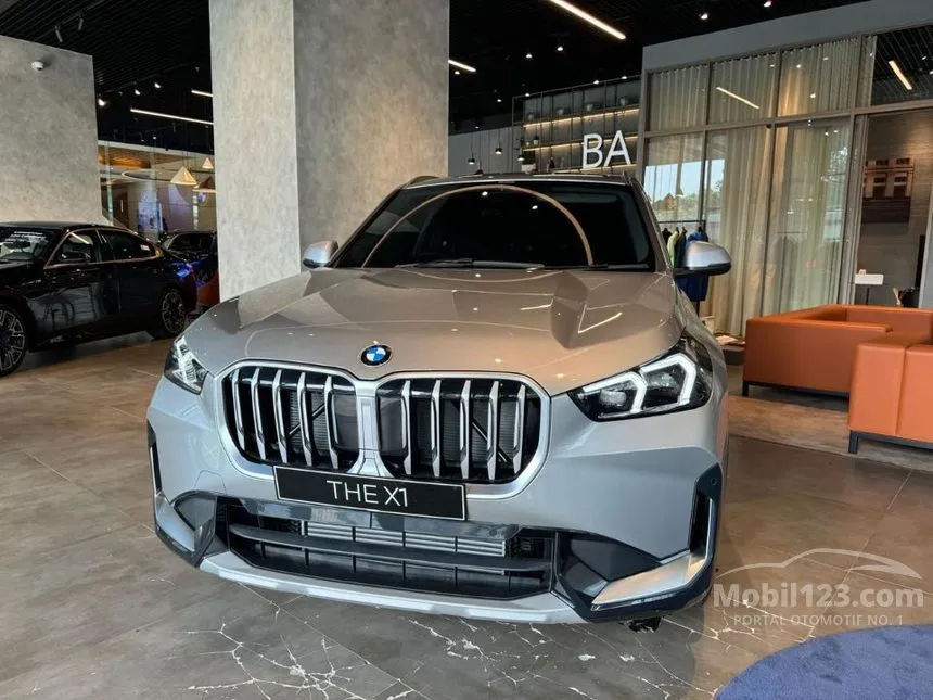 Jual Mobil BMW X1 2025 sDrive18i xLine 1.5 di Jawa Barat Automatic SUV Silver Rp 1.025.000.000