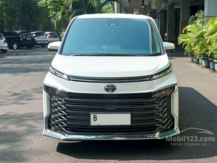 Jual Mobil Toyota Voxy 2023 (Premium Color) 2.0 di DKI Jakarta ...
