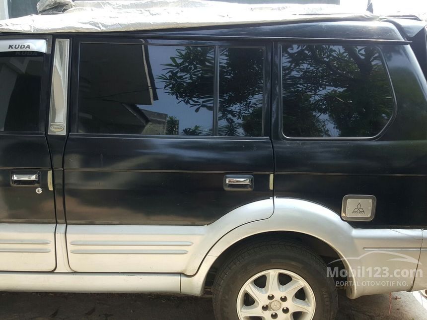 Jual Mobil Mitsubishi Kuda 2003 Grandia 2.0 di Jawa Barat Manual MPV