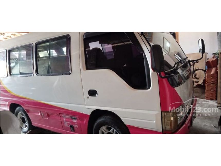 Jual Mobil Isuzu Elf 2004 2 8 di Jawa Timur Manual Trucks  