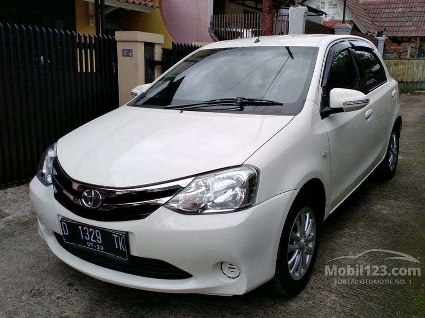 Jual Mobil  Toyota  Etios  Valco 2013  E 1 2 di Jawa Barat 