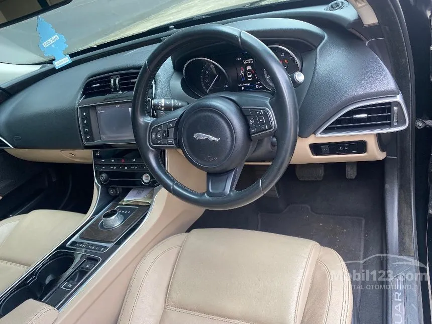 2016 Jaguar XE Prestige Sedan