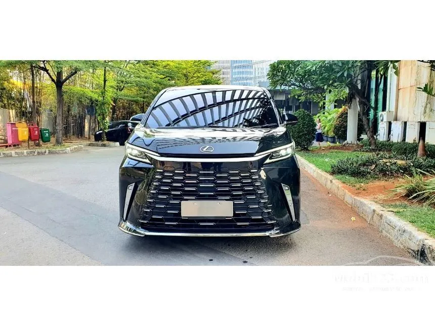 Jual Mobil Lexus LM350 2023 3.5 di DKI Jakarta Automatic Van Wagon Hitam Rp 2.390.000.000