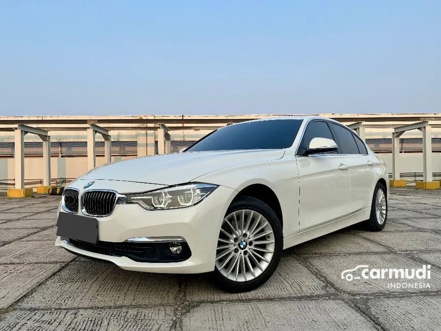 2018 BMW 320i Luxury Sedan