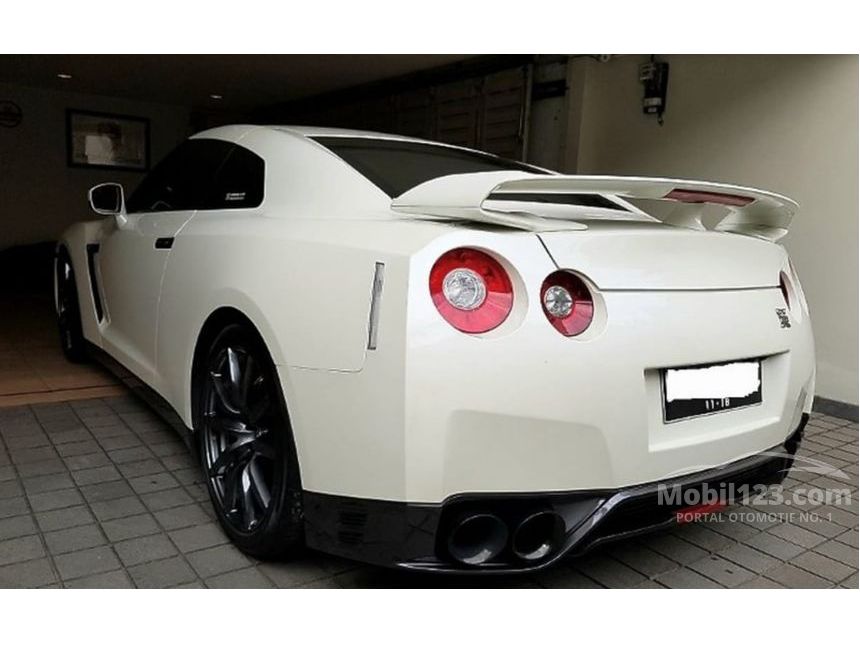 2013 Nissan GT-R Coupe