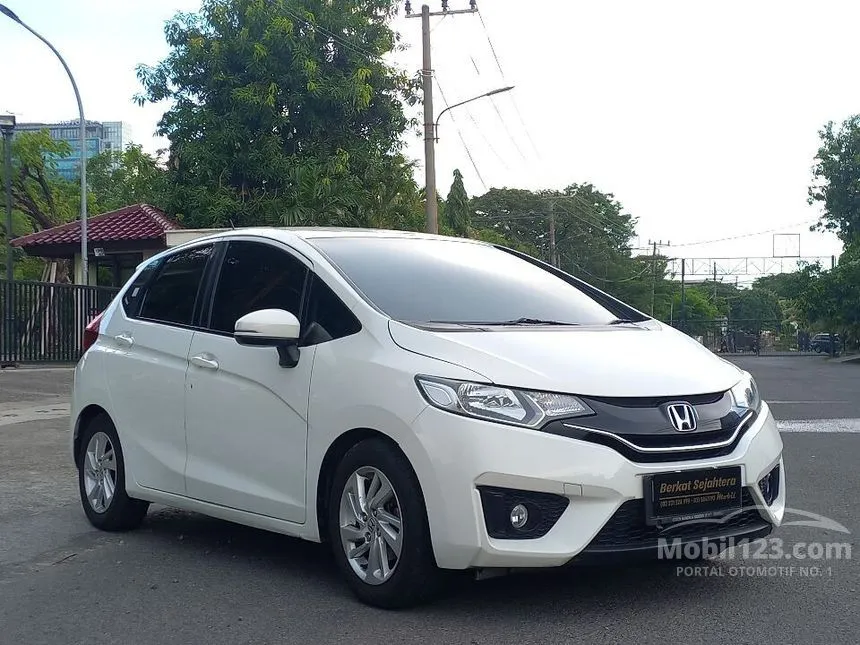 Jual Mobil Honda Jazz 2017 S 1.5 di Jawa Timur Automatic Hatchback Putih Rp 189.000.005