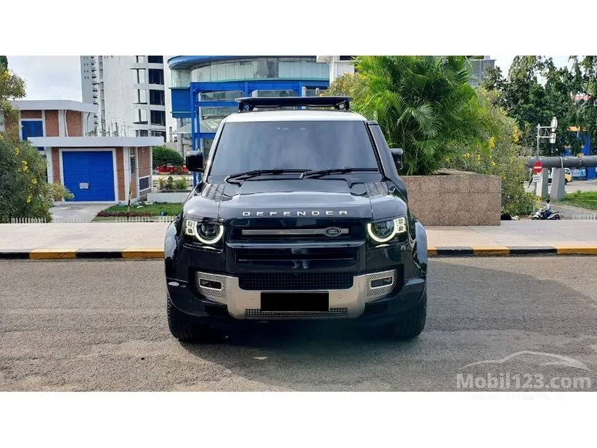 Jual Mobil Land Rover Defender 2023 90 P300 Explorer Package 2.0 di DKI Jakarta Automatic SUV Abu