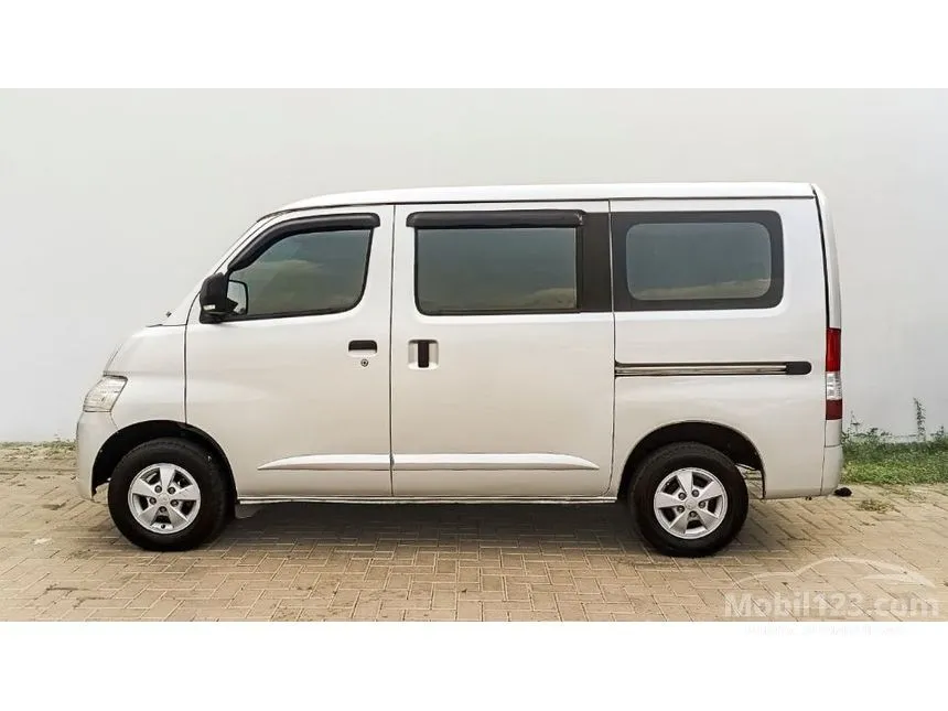 2021 Daihatsu Gran Max Mini Bus D Van