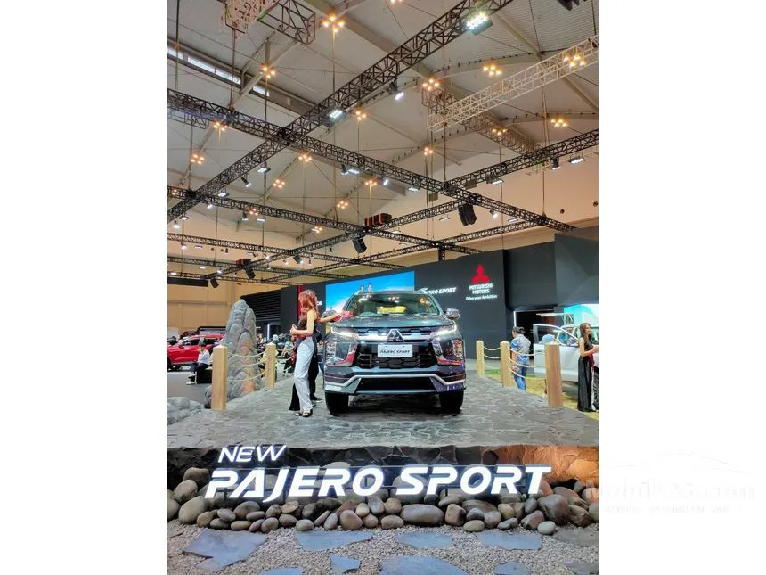 Jual Mobil Mitsubishi Pajero Sport 2024 Dakar 2.4 di Banten Automatic SUV Abu