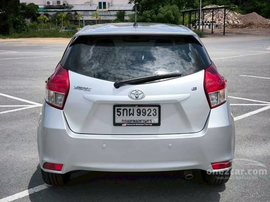 2016 Toyota YARIS E Hatchback