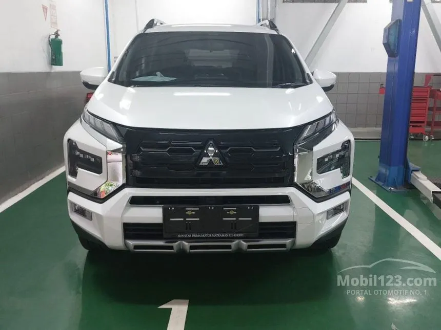 Jual Mobil Mitsubishi Xpander 2023 CROSS Premium Package 1.5 di Jawa Barat Automatic Wagon Putih Rp 323.000.000