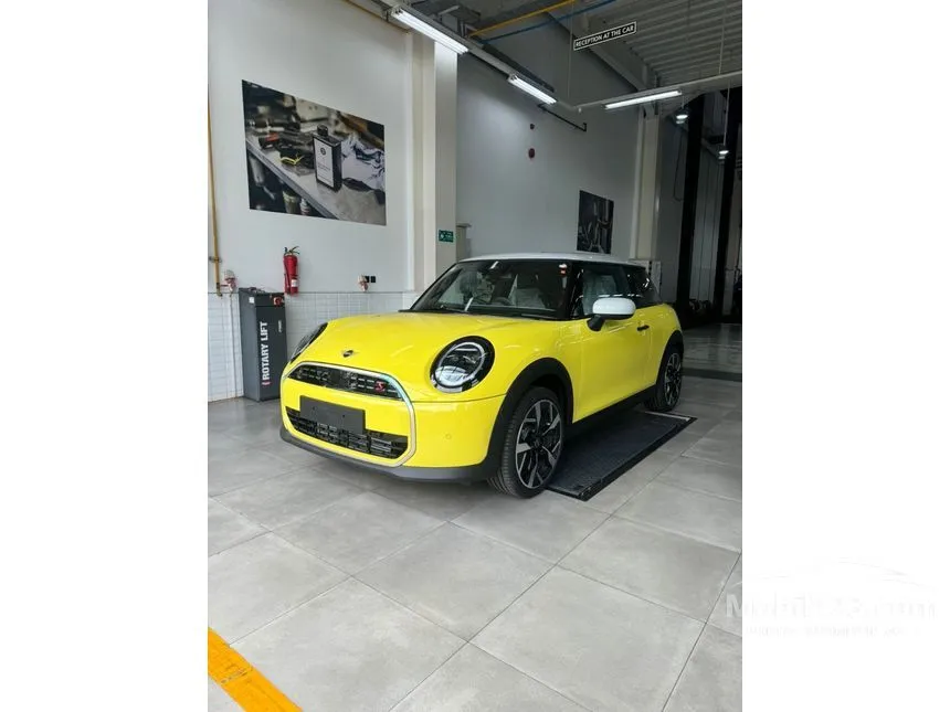 Jual Mobil MINI Cooper 2024 Cooper S 2.0 di Jawa Barat Automatic Hatchback Kuning Rp 1.050.000.000