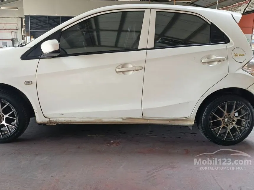 2013 Honda Brio Satya S Hatchback