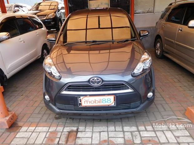 Toyota Sienta Mobil bekas dijual di Bandung Jawa-barat 