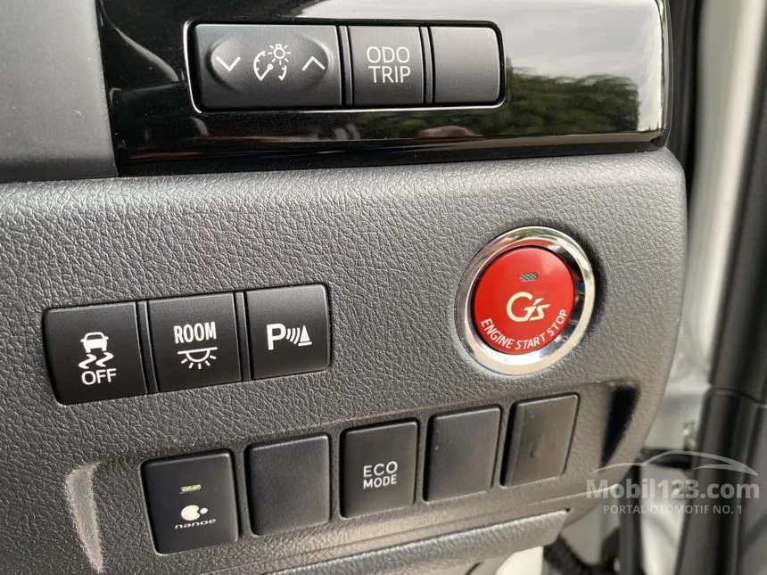 2013 Toyota Alphard GS MPV