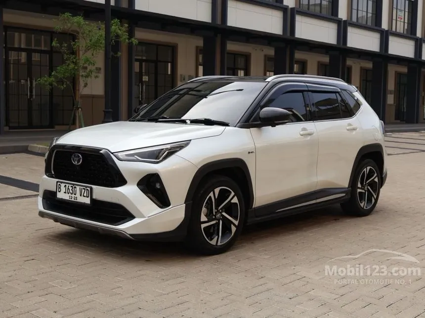 2023 Toyota Yaris Cross S HV (2 Tone) SUV