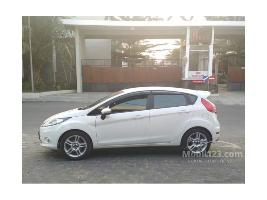  Jual  Mobil  Ford  Fiesta  2013 Sport 1 6 di Jawa  Tengah  