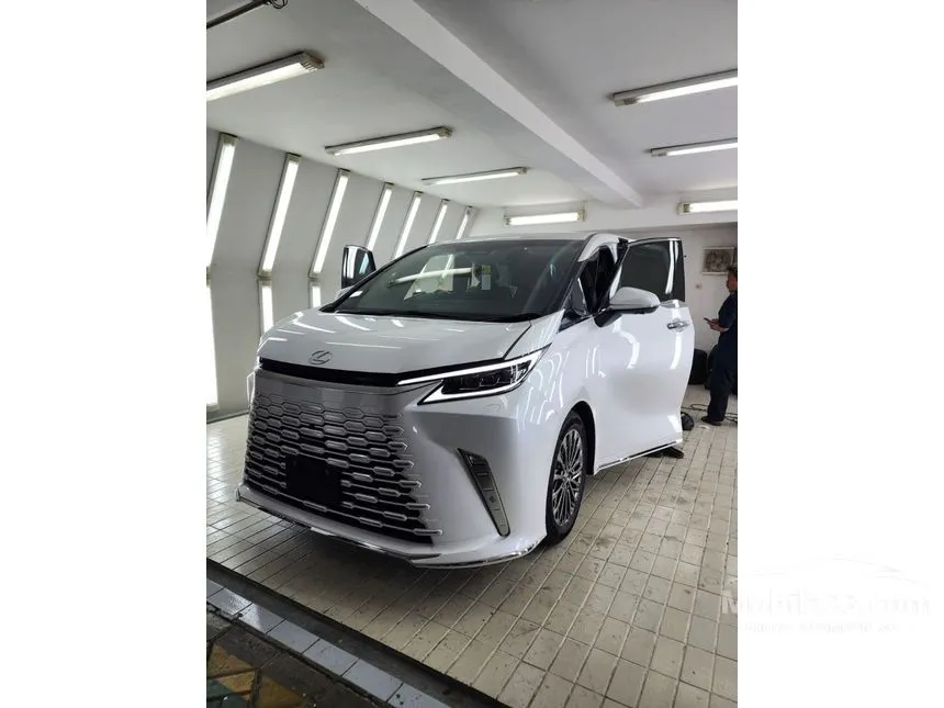 2024 Lexus LM 350h 4 Seater MPV
