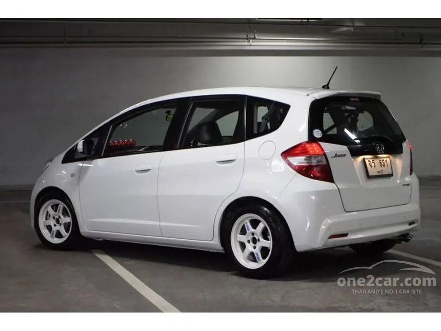 2013 Honda JAZZ V Hatchback