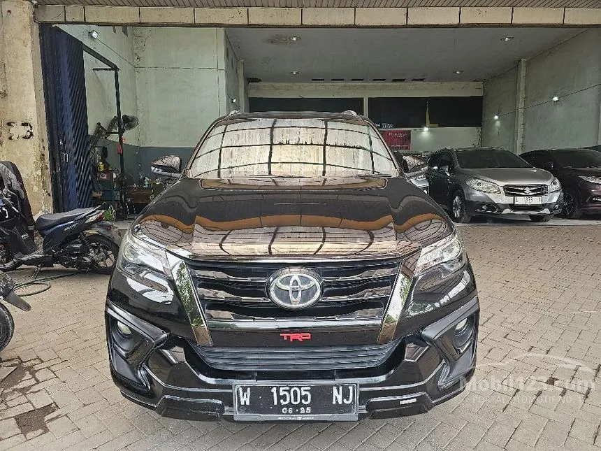 Jual Mobil Toyota Fortuner 2020 VRZ TRD 4X2 2.4 di Jawa Timur Automatic SUV Hitam Rp 440.000.000