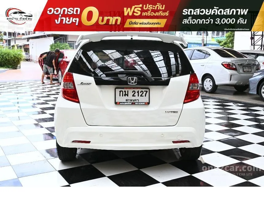 2013 Honda JAZZ V Hatchback