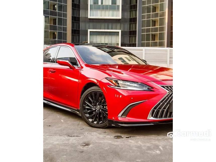 2023 Lexus ES 300h Ultra Luxury Sedan