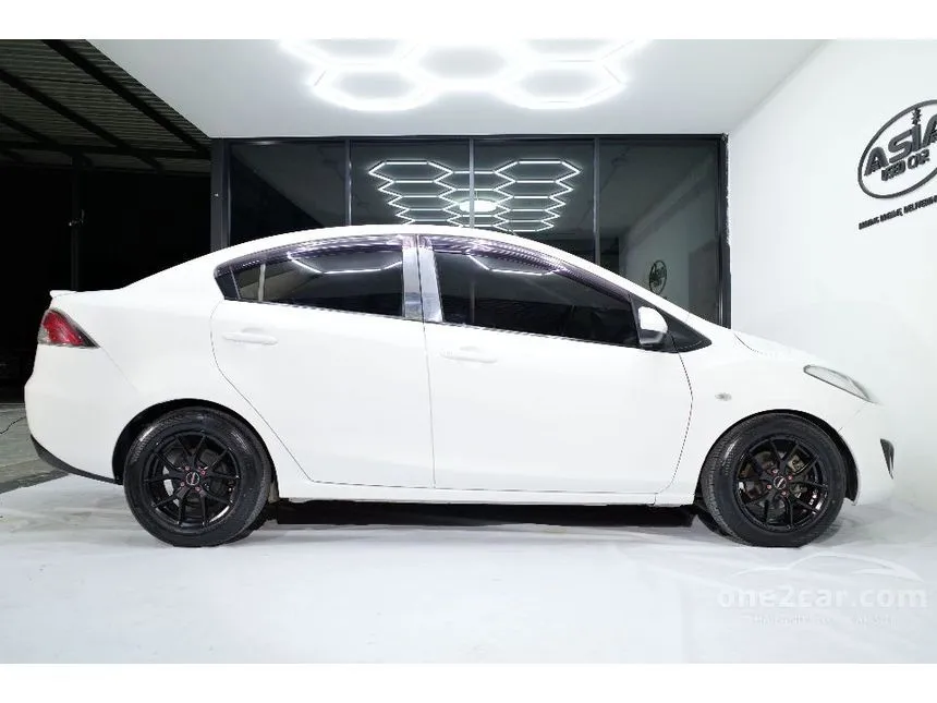 2013 Mazda 2 Elegance Groove Sedan