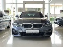 2020 BMW 330i 2.0 M Sport Sedan. PALING DICARI, SANGAT SPORTY DENGAN WARNA SPESIAL YANG MEMACU ADRENALIN