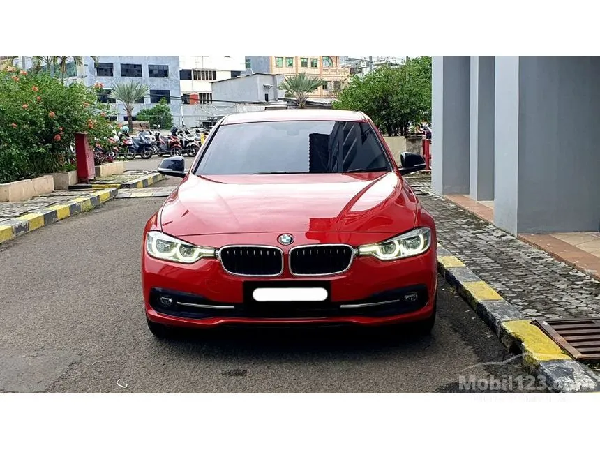 Jual Mobil BMW 320i 2018 Sport 2.0 di DKI Jakarta Automatic Sedan Merah Rp 348.000.000
