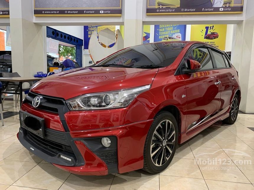 Mengupas Detail Desain dan Fungsionalitas Belakang Toyota Yaris Merah 2017