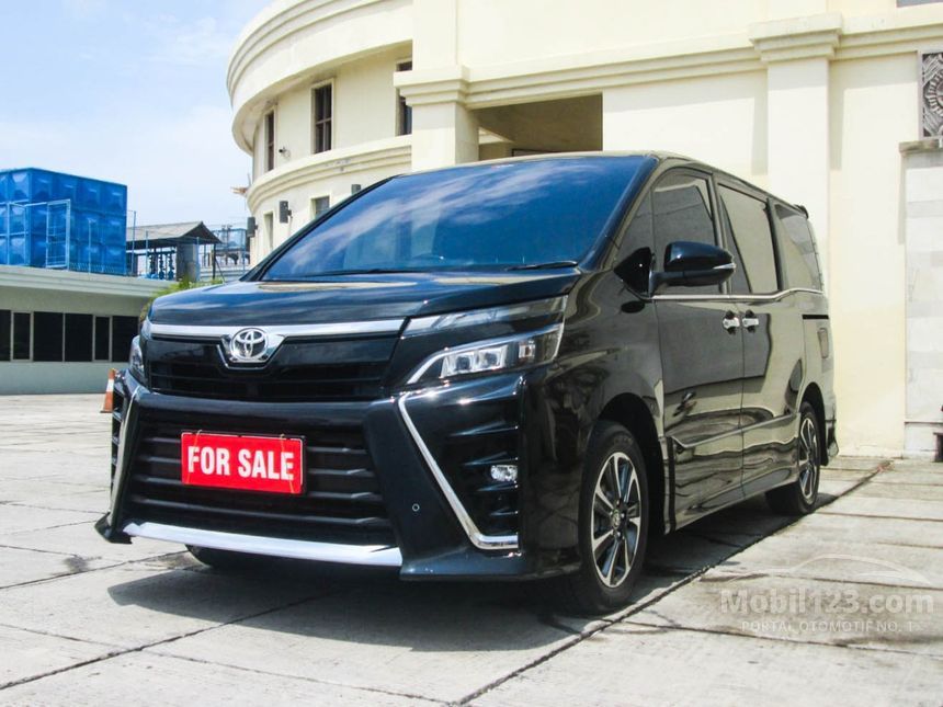 Toyota voxy 2019 фото