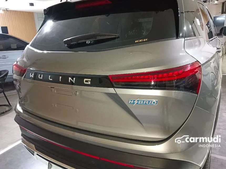 2024 Wuling Almaz RS Hybrid Wagon