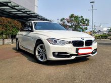 2013 BMW 320i 2.0 Sport Sedan putih kilometer 30rban pajak panjang