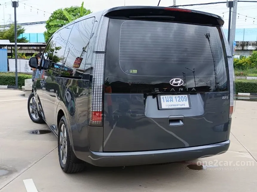 2022 Hyundai Staria SEL Van