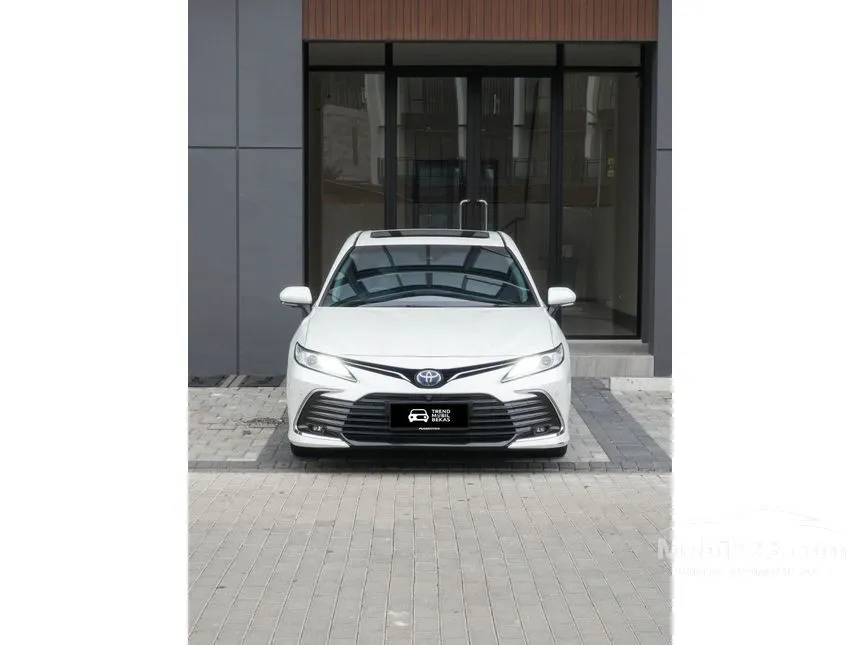 2023 Toyota Camry Hybrid (Premium Color) Sedan