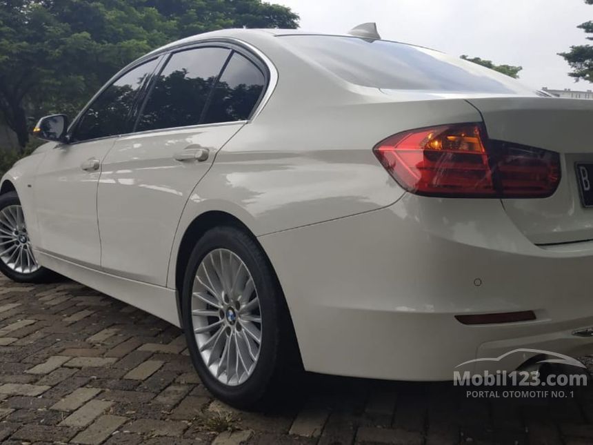 Jual Mobil  BMW  320i  2013  Luxury 2 0 di Jawa Barat 